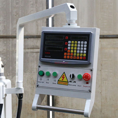 Torrecilla vertical de la fresadora que muele que trabaja a máquina 4H