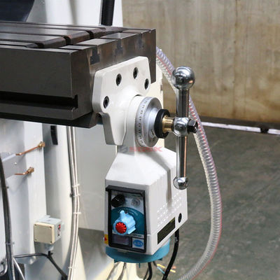Torrecilla vertical de la fresadora que muele que trabaja a máquina 4H